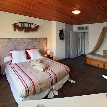 Le Des Faucons Holiday home